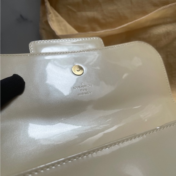 Louis Vuitton Blanc Corail Sobe Patent Leather Clutch - Picture 10 of 11